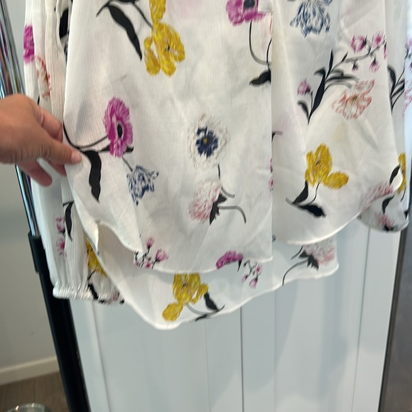 Like new Large Ann Taylor ivory sheer long sleeve blouse. 98% poly 2% spandex - Picture 6 of 9